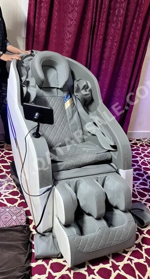 كرسي التدليك بيست مساج  أبيض  m8  كل الجسم  رباعي الأبعاد