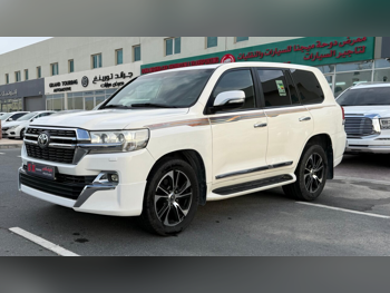 Toyota  Land Cruiser  GXR  2011  Automatic  175,000 Km  6 Cylinder  Four Wheel Drive (4WD)  SUV  White