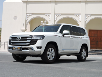 تويوتا  لاند كروزر  جي اكس ار  2025  اوتوماتيك  26,000 كم  6 سلندر  دفع رباعي  اس يو في  أبيض  تحت الضمان