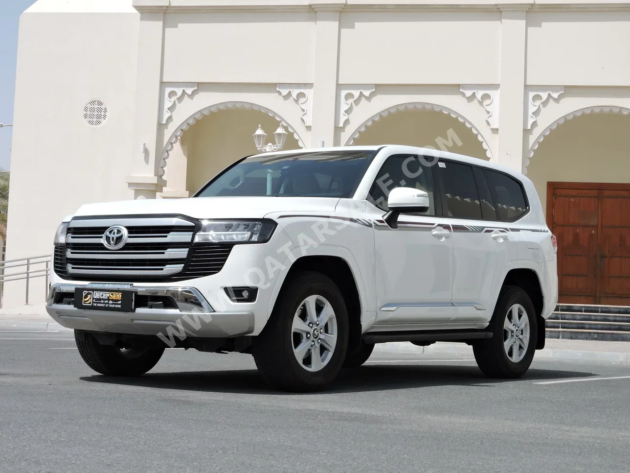 تويوتا  لاند كروزر  جي اكس ار  2025  اوتوماتيك  26,000 كم  6 سلندر  دفع رباعي  اس يو في  أبيض  تحت الضمان