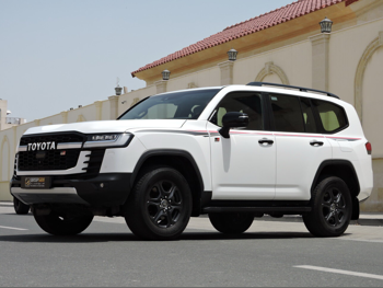 تويوتا  لاند كروزر  جي ار سبورت توين تيربو  2023  اوتوماتيك  157,000 كم  6 سلندر  دفع رباعي  اس يو في  أبيض