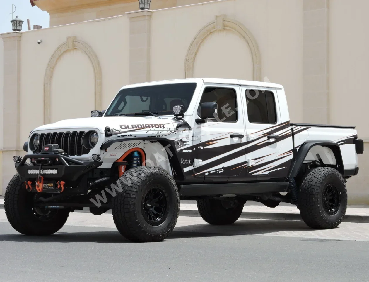 جييب  جلاديتور  2020  اوتوماتيك  82,000 كم  6 سلندر  دفع رباعي  بيكب  أبيض