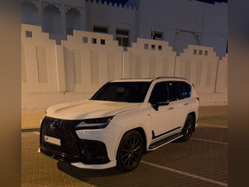 لكزس  ال اكس  600 اف سبورت  2025  اوتوماتيك  17,000 كم  8 سلندر  دفع رباعي  اس يو في  أبيض  تحت الضمان