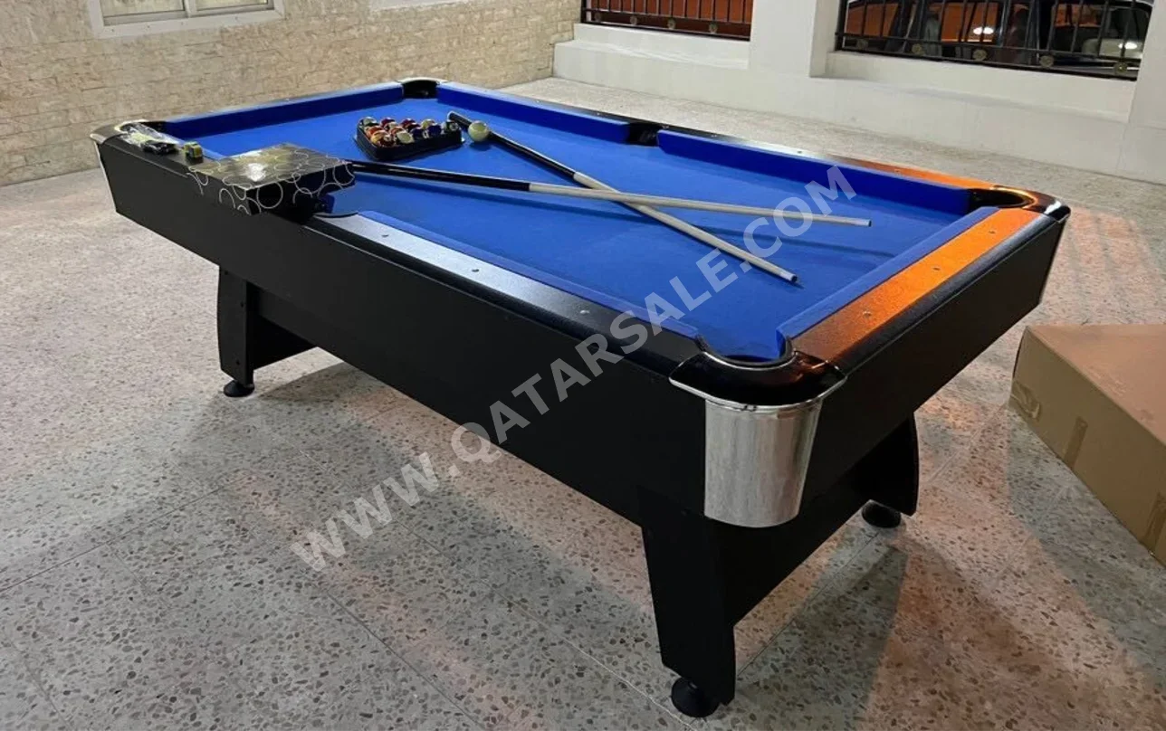 ازرق  طاولة بلياردو