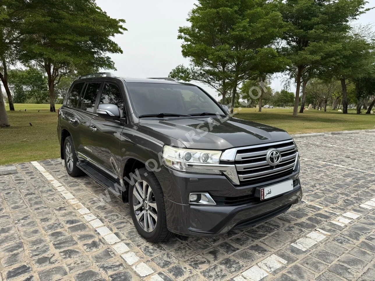 تويوتا  لاند كروزر  في اكس أس  2016  اوتوماتيك  195,000 كم  8 سلندر  دفع رباعي  اس يو في  رمادي