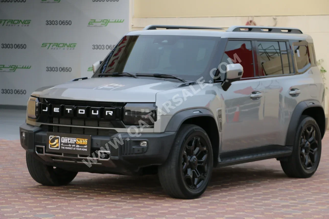 جيتور  تي 2  لكجري  2025  اوتوماتيك  51,000 كم  4 سلندر  دفع رباعي  اس يو في  فضي  تحت الضمان