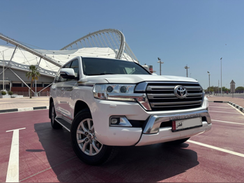 تويوتا  لاند كروزر  جي اكس ار  2016  اوتوماتيك  222,000 كم  8 سلندر  دفع رباعي  اس يو في  أبيض