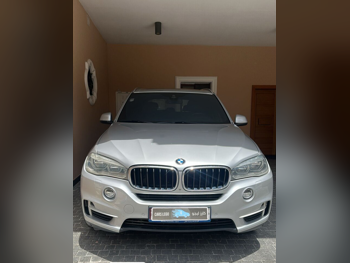 بي ام دبليو  الفئة - اكس  اكس 5  2016  اوتوماتيك  157,000 كم  6 سلندر  دفع رباعي  اس يو في  فضي  تحت الضمان