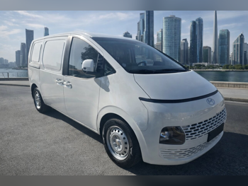 هيونداي  ستاريا  4 سلندر  فان  أبيض  2026