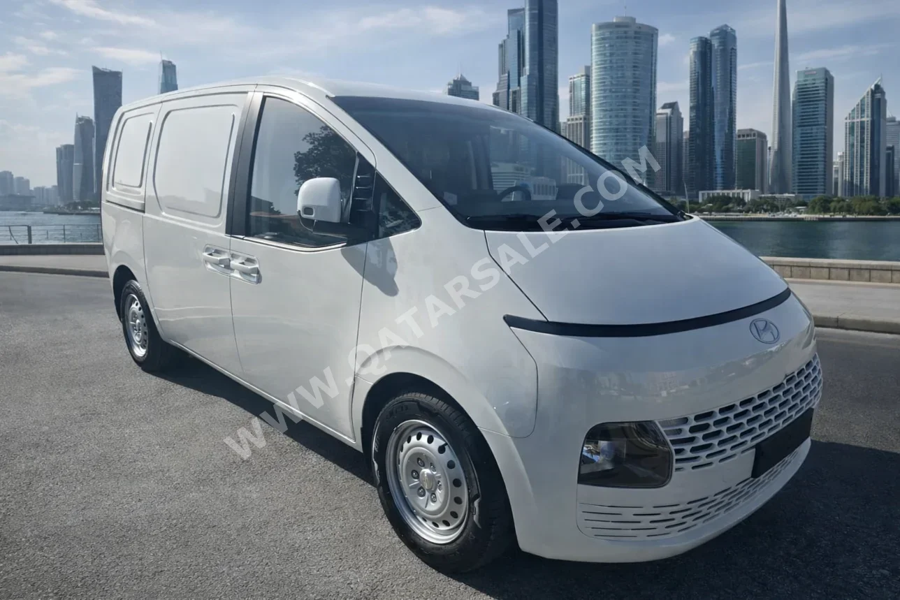 هيونداي  ستاريا  4 سلندر  فان  أبيض  2026