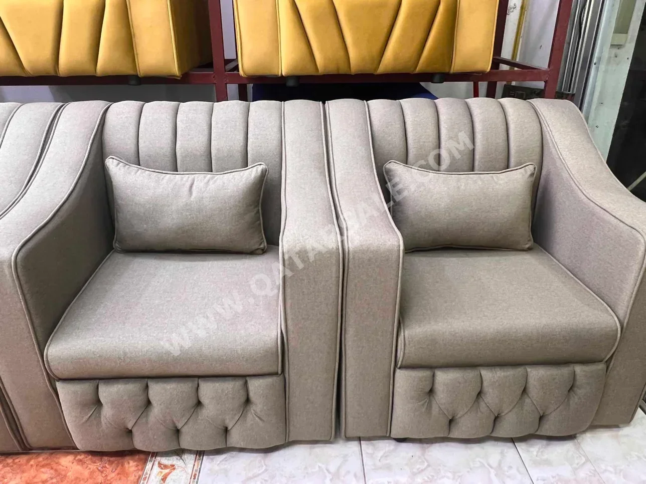 الأرائك والكنب والكراسي لايف ستايل  طقم كنب  - قماش  - بني