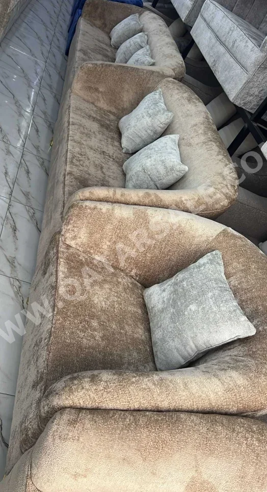 الأرائك والكنب والكراسي لايف ستايل  طقم كنب  - قماش  - بني