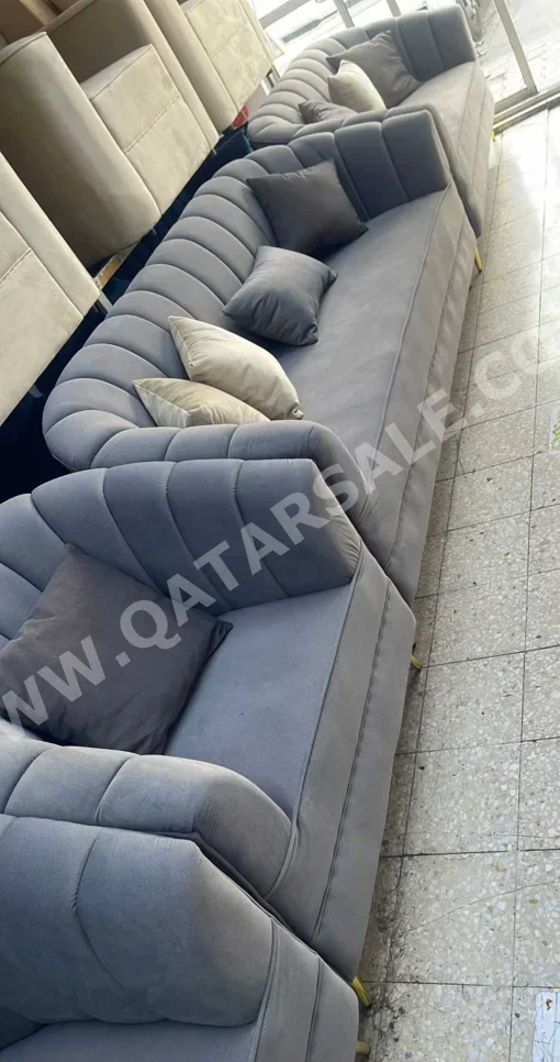 الأرائك والكنب والكراسي لايف ستايل  طقم كنب  - قماش  - اللون الرمادي