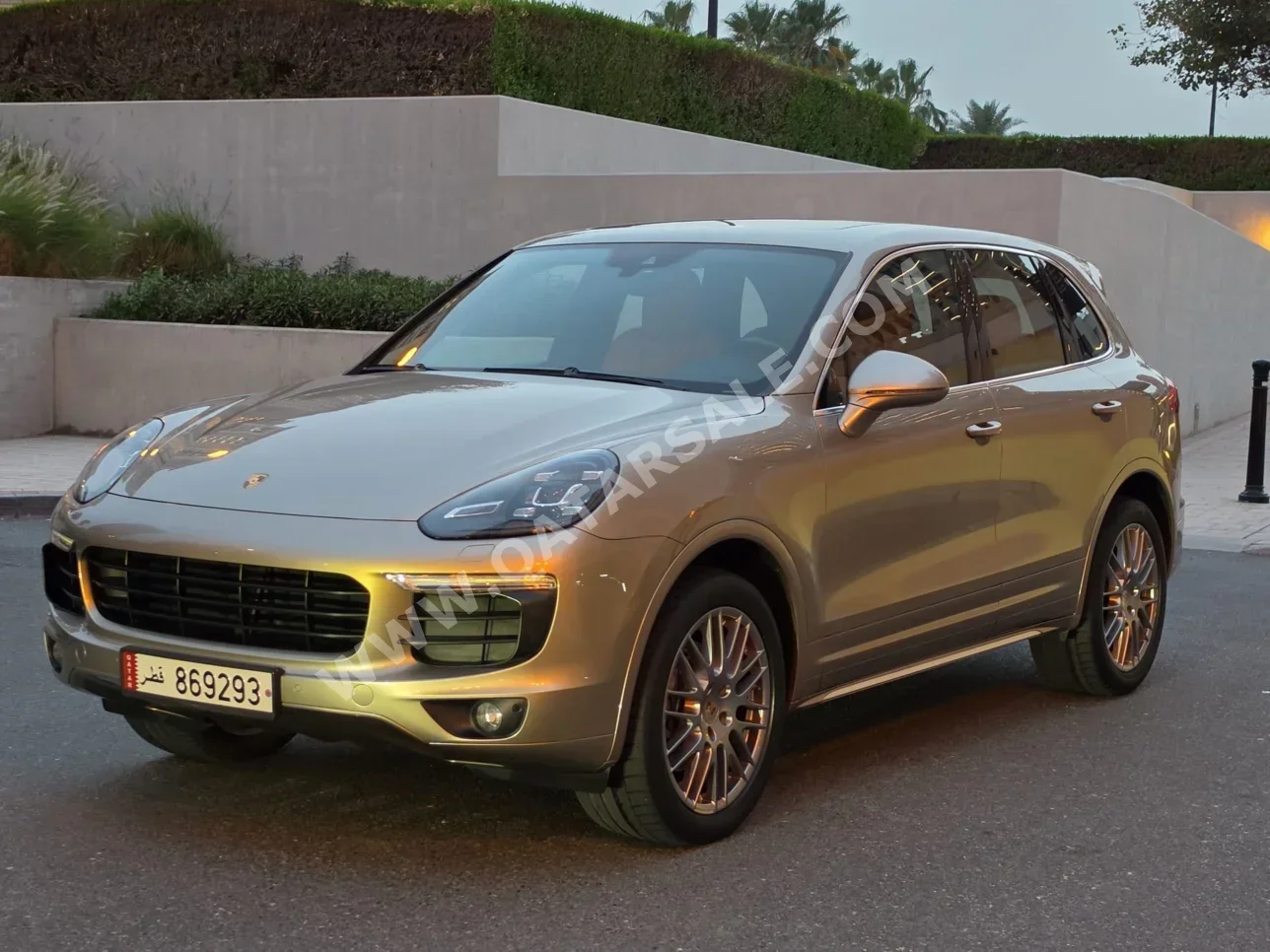 بورش  كيان  2016  اوتوماتيك  85,000 كم  6 سلندر  دفع رباعي  اس يو في  ذهبي  تحت الضمان