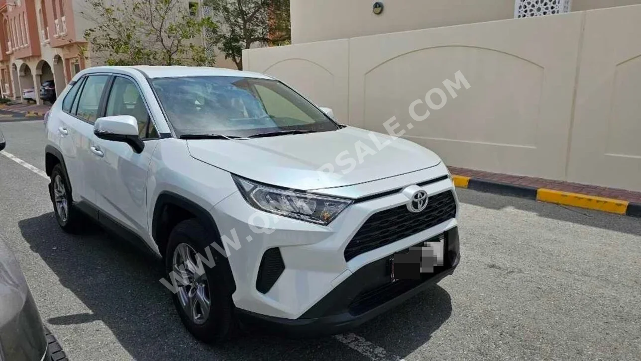 تويوتا  راف 4  2024  اوتوماتيك  20,400 كم  4 سلندر  دفع رباعي  اس يو في  أبيض  تحت الضمان