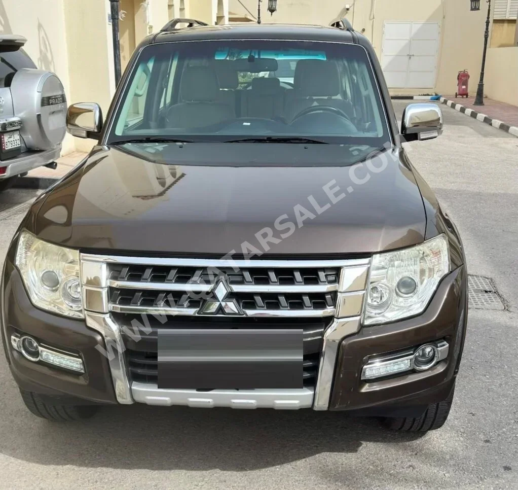 ميتسوبيشي  باجيرو  3.8 جولد اديشن  2018  اوتوماتيك  83,000 كم  6 سلندر  دفع رباعي  اس يو في  بني