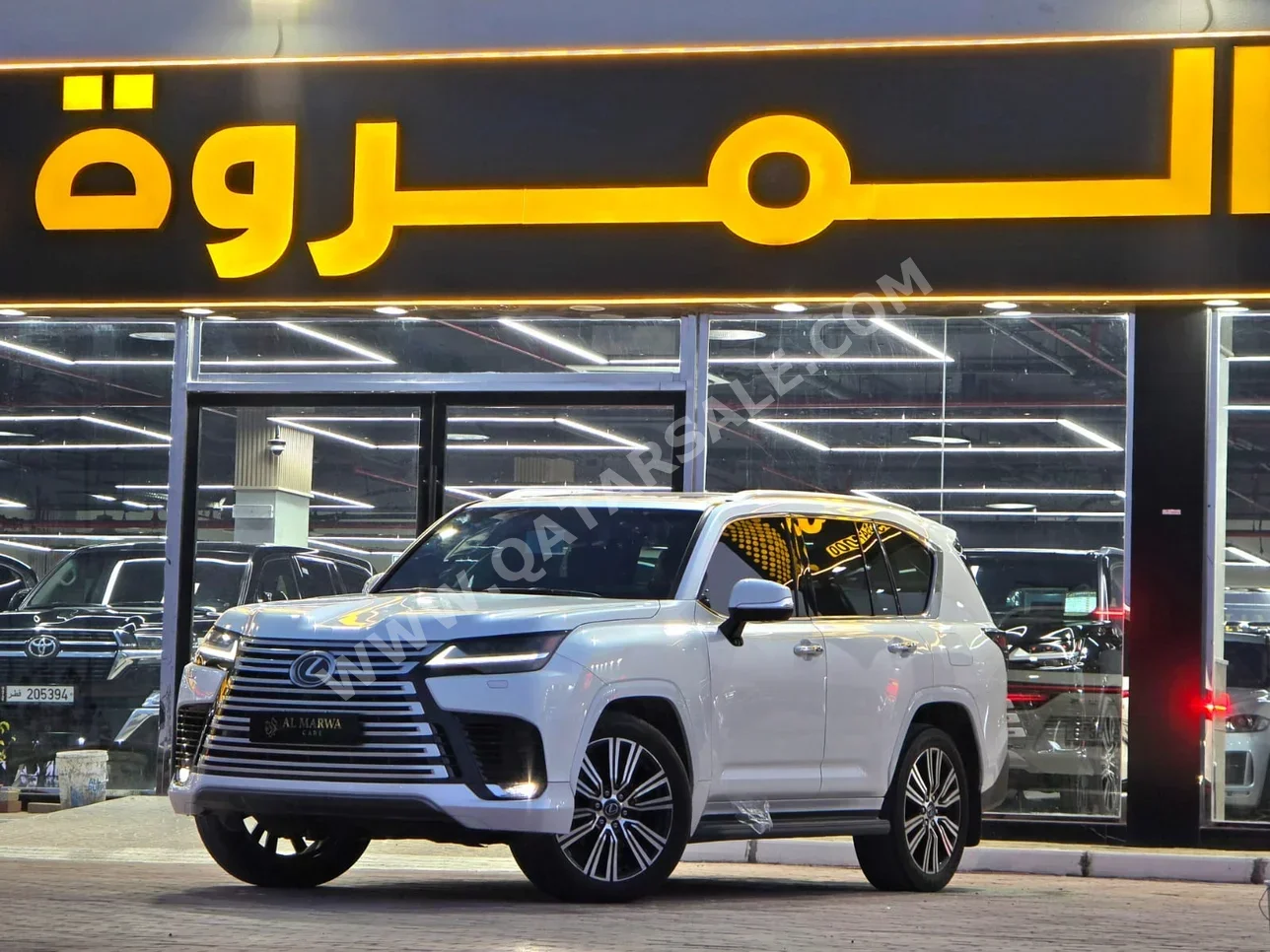 Lexus  LX  600 Luxury  2025  Automatic  33,000 Km  6 Cylinder  Four Wheel Drive (4WD)  SUV  White  With Warranty