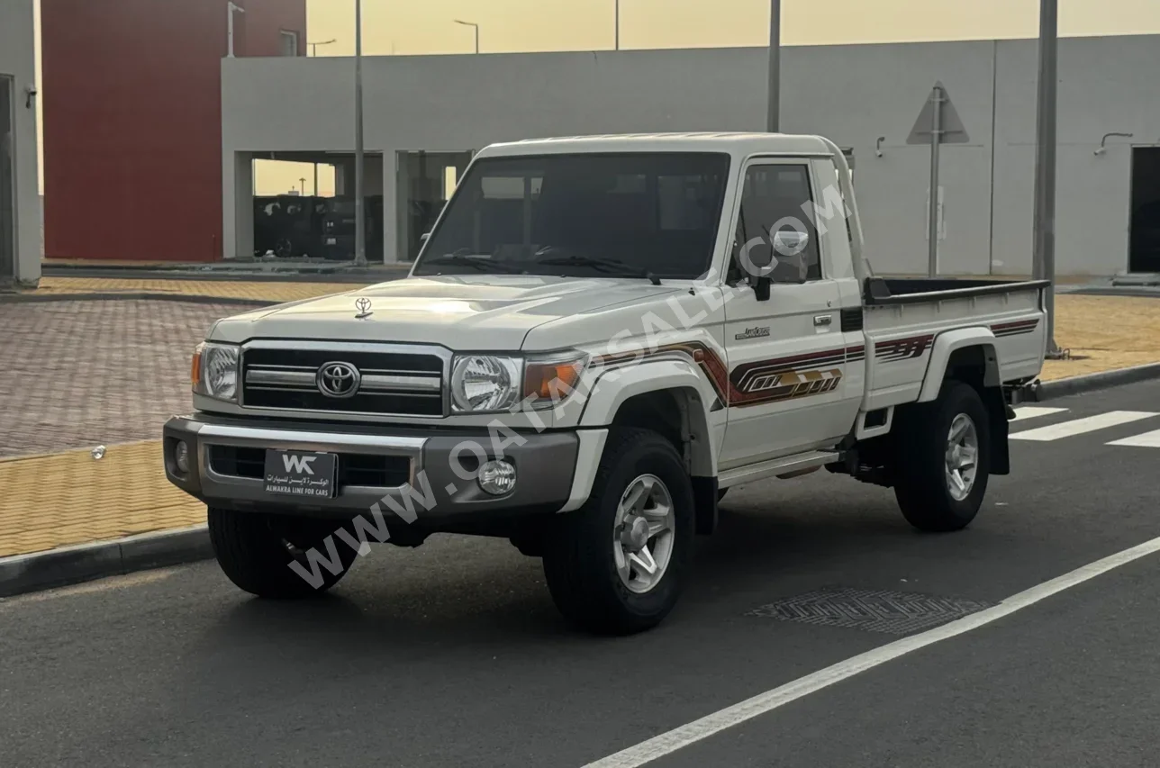 تويوتا  لاند كروزر  جي  2022  عادي  74,000 كم  6 سلندر  دفع رباعي  اس يو في  أبيض