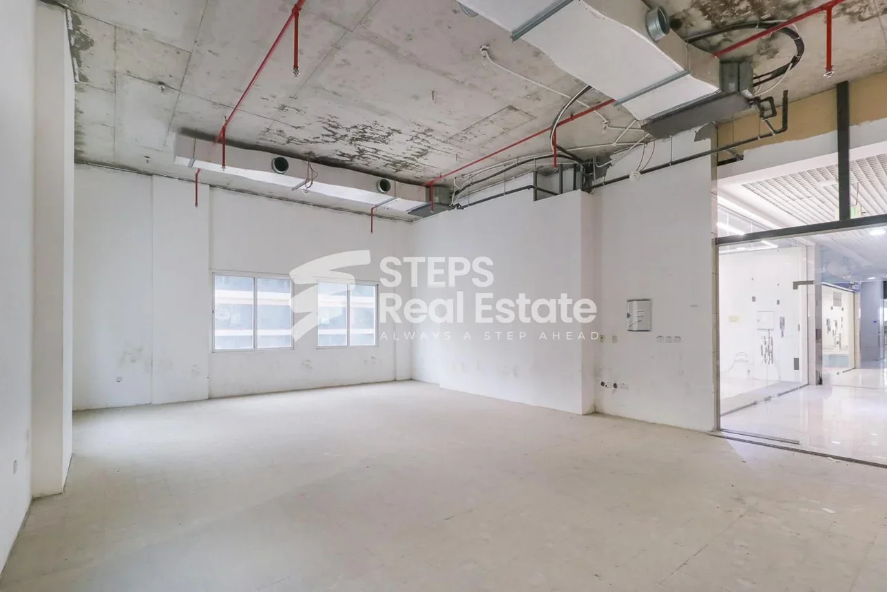 Commercial Shops - Not Furnished  - Doha  For Rent  - Al Sadd