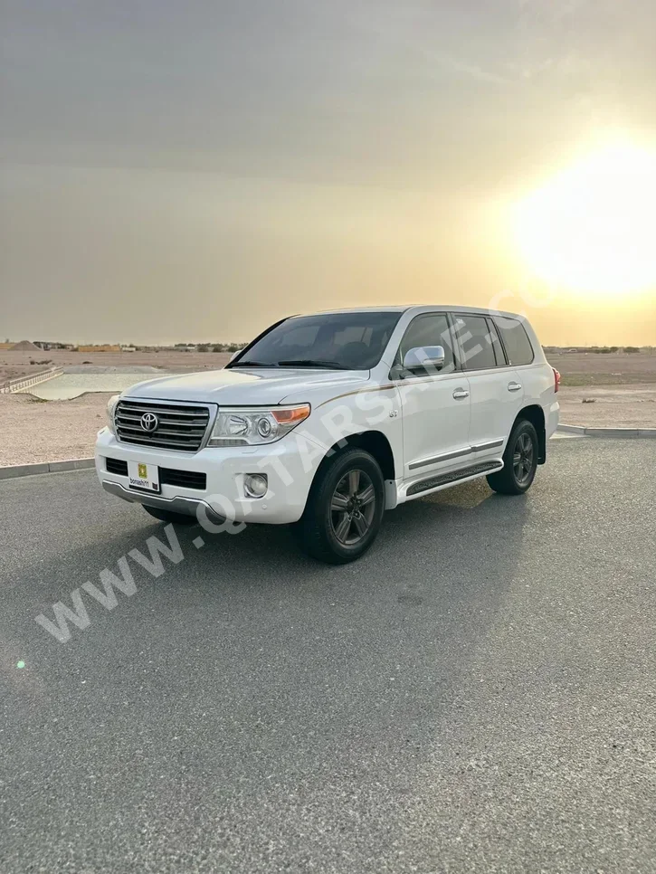 Toyota  Land Cruiser  VXR  2015  Automatic  250,000 Km  8 Cylinder  Four Wheel Drive (4WD)  SUV  White