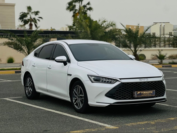BYD  Qin Plus  DM-i  2025  Automatic  9,000 Km  4 Cylinder  Front Wheel Drive (FWD)  Sedan  White  With Warranty