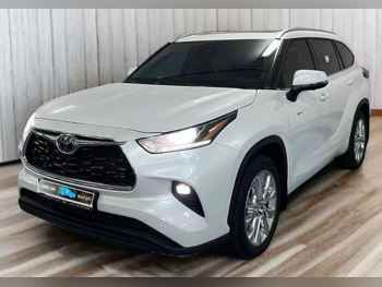 Toyota  Highlander  Limited  2025  Automatic  5,000 Km  4 Cylinder  Four Wheel Drive (4WD)  SUV  Pearl  With Warranty