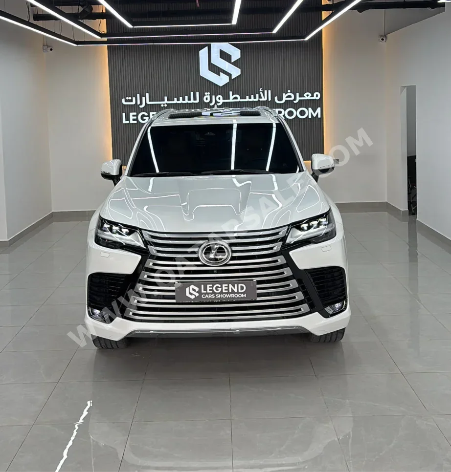 لكزس  ال اكس  600 لكجري  2025  اوتوماتيك  19,000 كم  6 سلندر  دفع رباعي  اس يو في  أبيض لؤلؤي  تحت الضمان