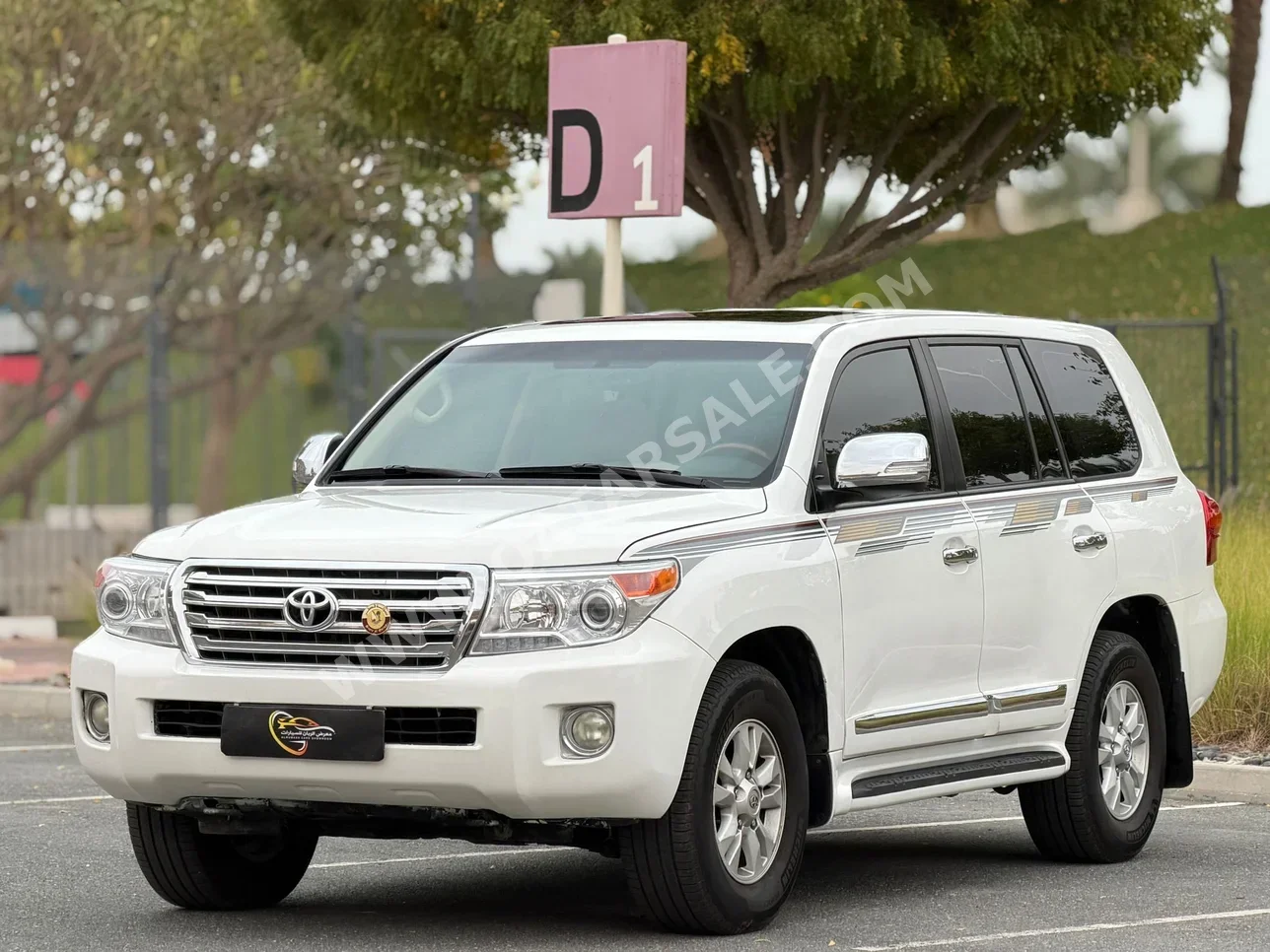 Toyota  Land Cruiser  GXR  2013  Automatic  250,000 Km  8 Cylinder  Four Wheel Drive (4WD)  SUV  White