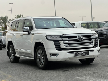 Toyota  Land Cruiser  VXR Twin Turbo  2025  Automatic  14,000 Km  6 Cylinder  Four Wheel Drive (4WD)  SUV  White  With Warranty