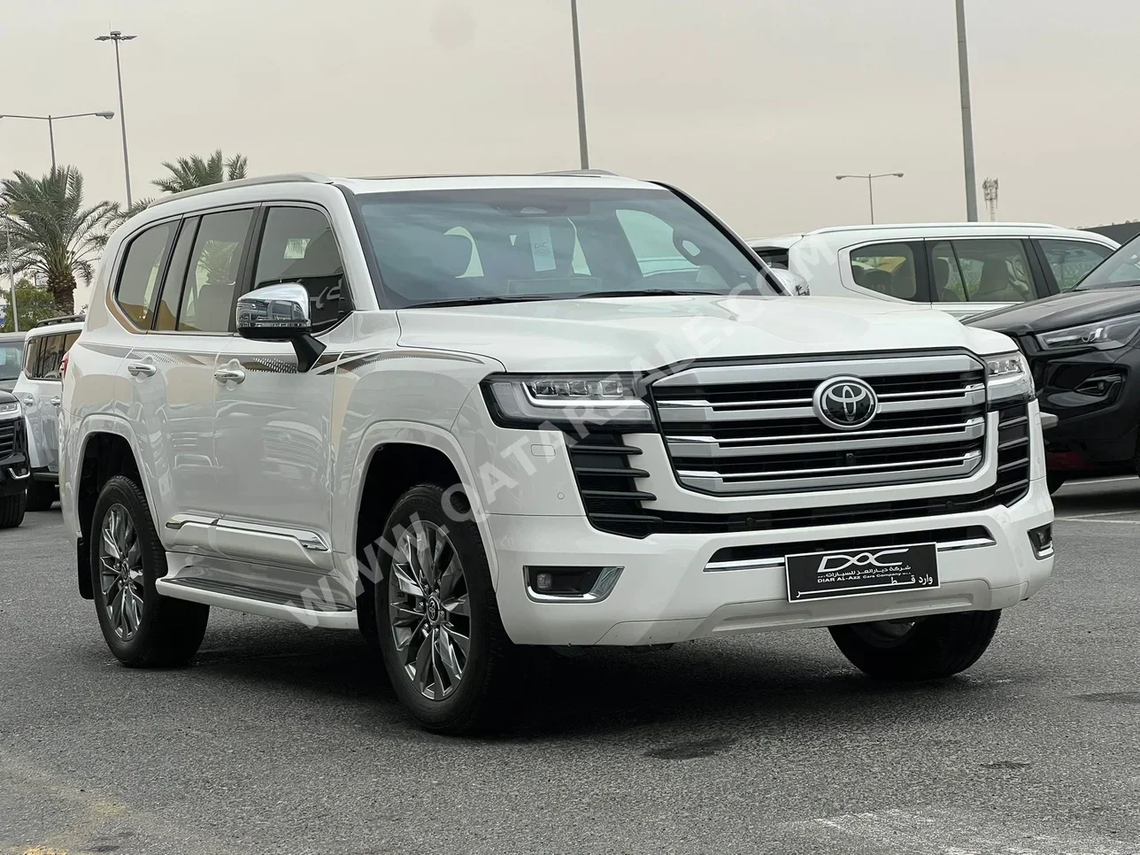 تويوتا  لاند كروزر  في اكس ار توين توربو  2025  اوتوماتيك  14,000 كم  6 سلندر  دفع رباعي  اس يو في  أبيض  تحت الضمان