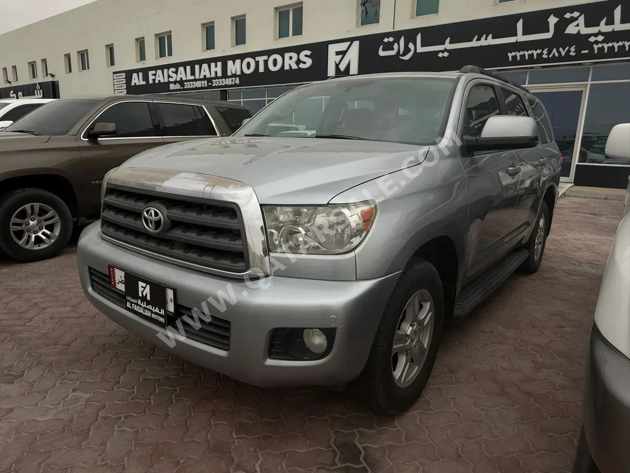 Toyota  Sequoia  SR5  2015  Automatic  182,000 Km  8 Cylinder  Four Wheel Drive (4WD)  SUV  Gray
