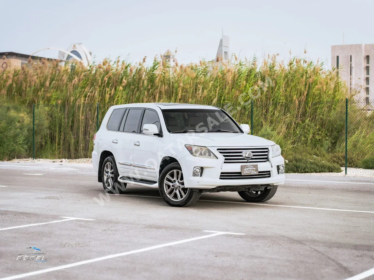 Lexus  LX  570  2012  Automatic  224,000 Km  8 Cylinder  Four Wheel Drive (4WD)  SUV  White