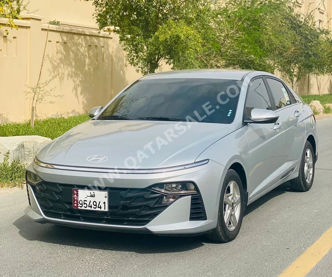 هيونداي  اكسنت  2024  اوتوماتيك  17,000 كم  4 سلندر  سحب امامي  سيدان  فضي  تحت الضمان