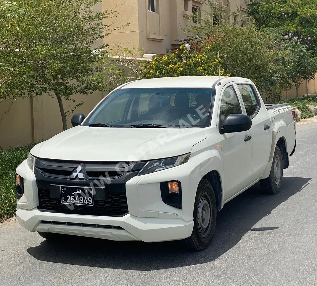 ميتسوبيشي  ال 200  2021  عادي  199,000 كم  4 سلندر  دفع خلفي  بيكب  أبيض