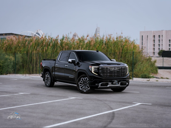 جي ام سي  سييرا  دينالي التميت  2023  اوتوماتيك  99,251 كم  8 سلندر  دفع رباعي  بيكب  أسود