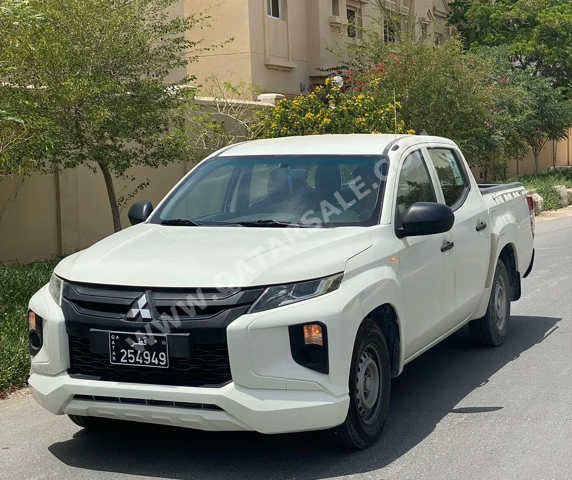 Mitsubishi  L 200  2021  Manual  189,000 Km  4 Cylinder  Rear Wheel Drive (RWD)  Pick Up  White