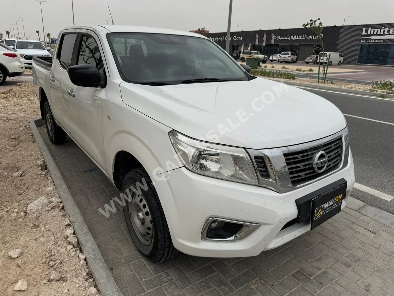 Nissan  Navara  2017  Automatic  246,000 Km  4 Cylinder  Rear Wheel Drive (RWD)  Pick Up  White