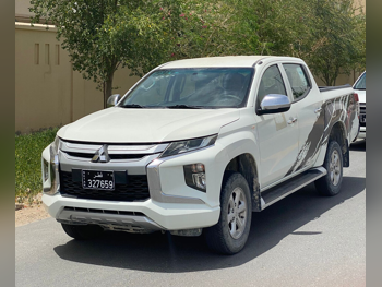 ميتسوبيشي  ال 200  2021  عادي  190,000 كم  4 سلندر  دفع رباعي  بيكب  أبيض