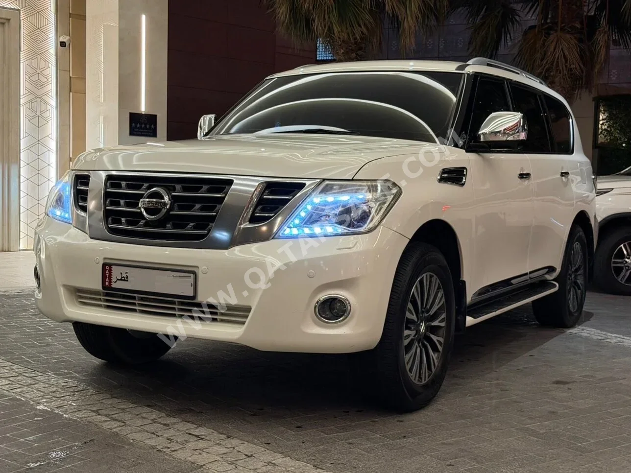 Nissan  Patrol  SE Platinum  2017  Automatic  200,000 Km  6 Cylinder  Four Wheel Drive (4WD)  SUV  Pearl