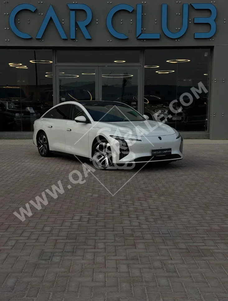 فورثينج  تي 5  ايفو  2026  اوتوماتيك  2,400 كم  4 سلندر  دفع خلفي  سيدان  أبيض  تحت الضمان