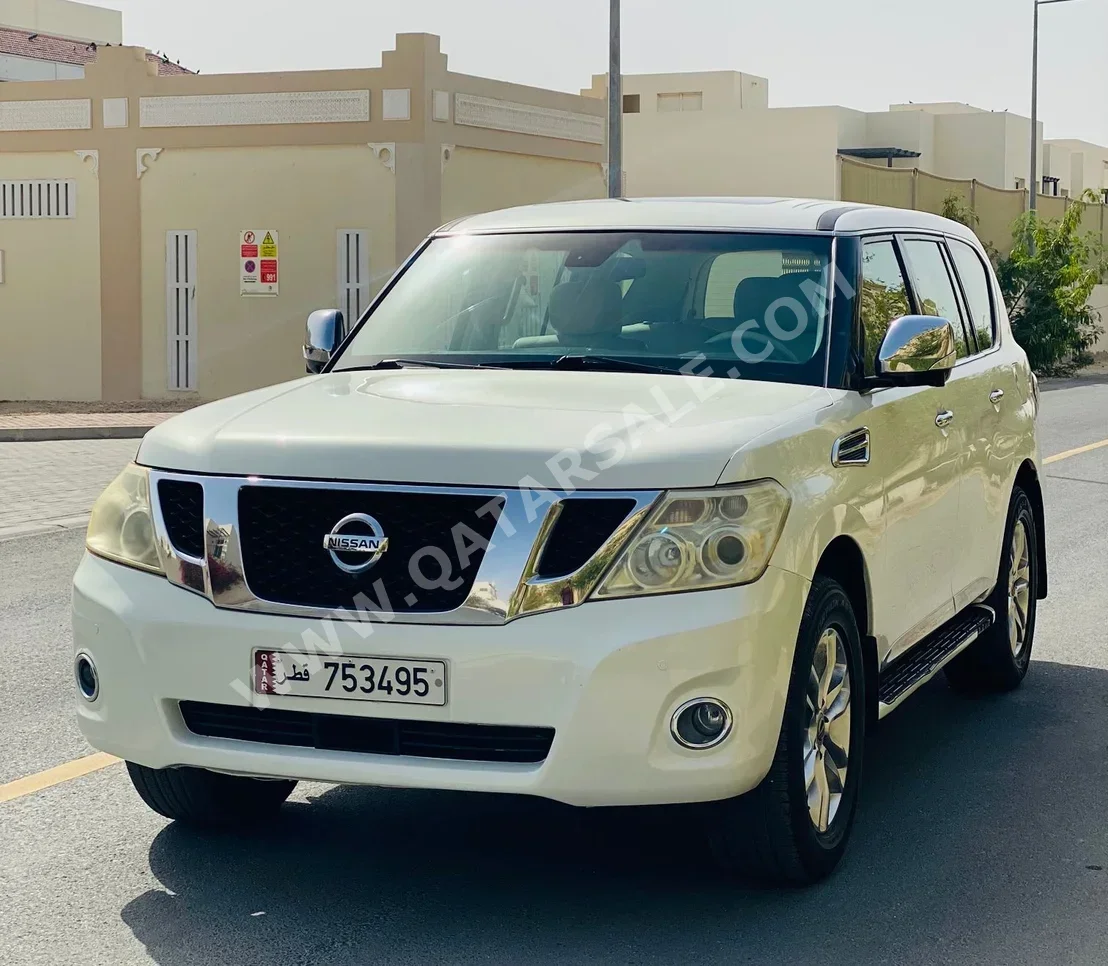 نيسان  باترول  ال اي  2012  اوتوماتيك  229,000 كم  8 سلندر  دفع رباعي  اس يو في  أبيض