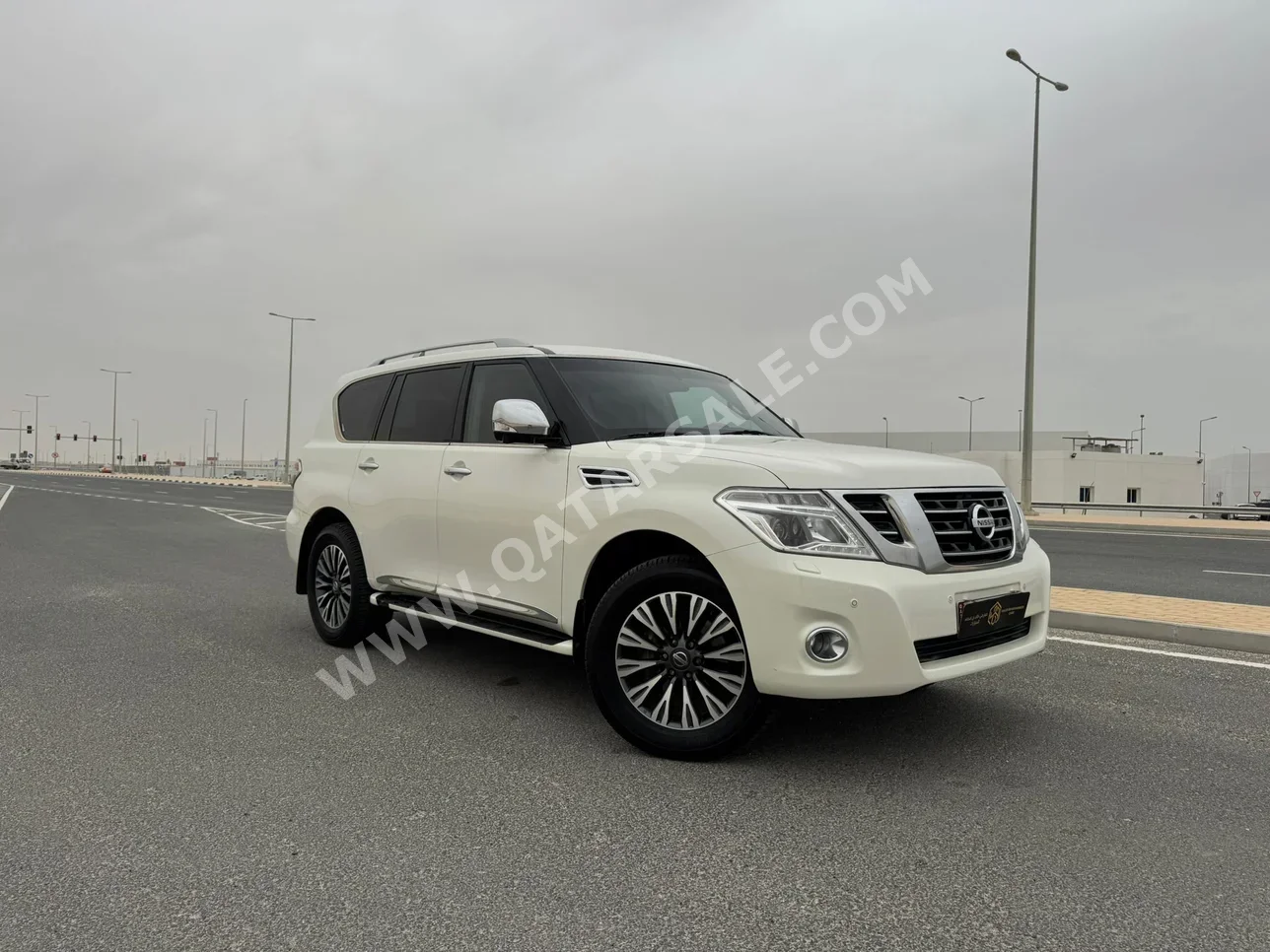 نيسان  باترول  بلاتنيوم  2017  اوتوماتيك  96,000 كم  6 سلندر  دفع رباعي  اس يو في  أبيض