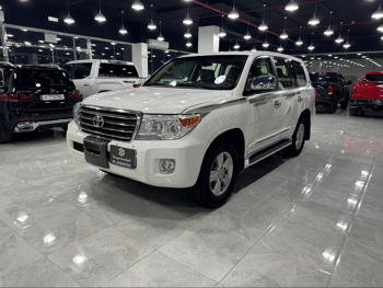 تويوتا  لاند كروزر  جي اكس ار  2014  اوتوماتيك  249,000 كم  8 سلندر  دفع رباعي  اس يو في  أبيض