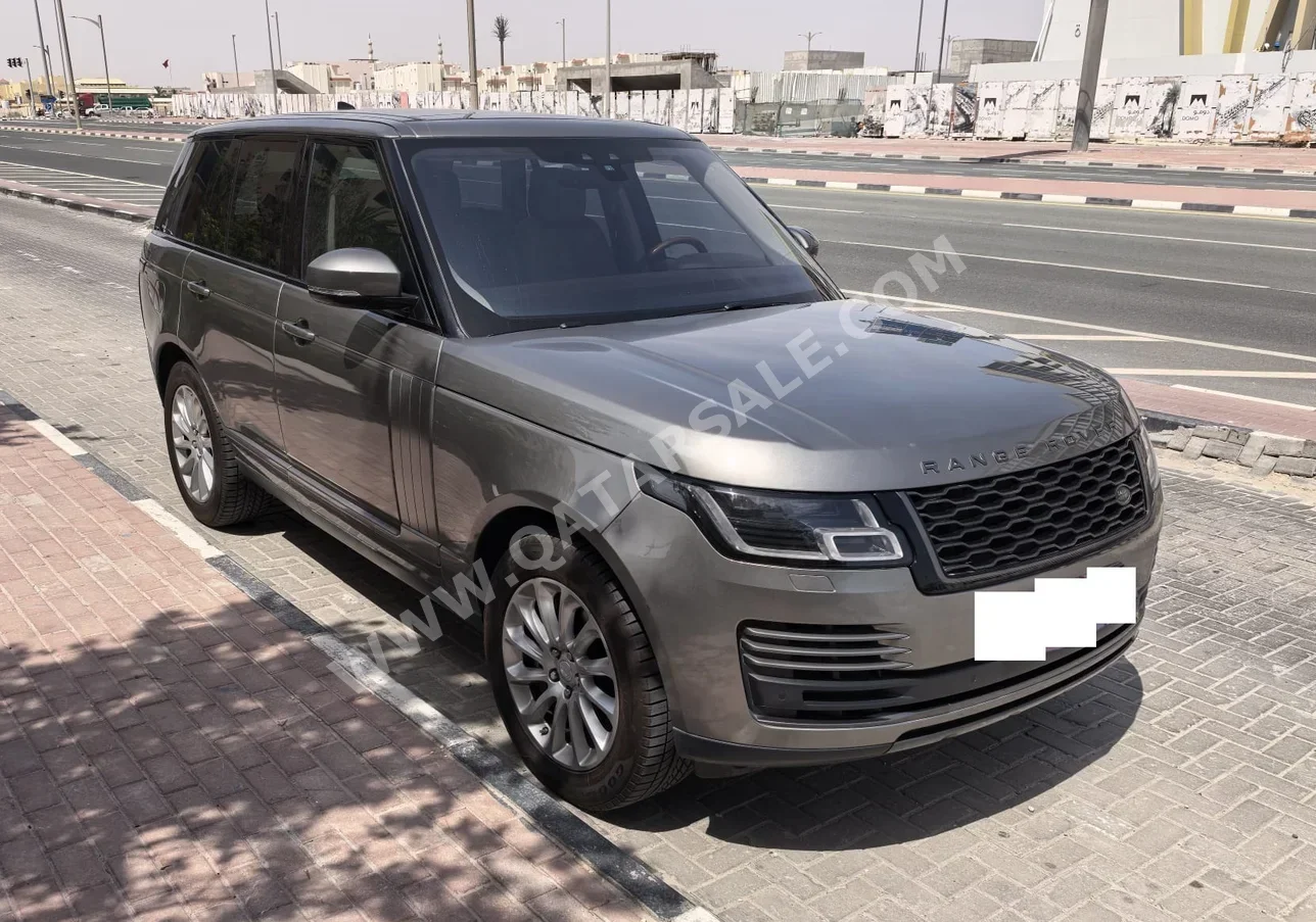 لاند روفر  رنج روفر  فوج اتش اس اي  2019  اوتوماتيك  135,000 كم  8 سلندر  دفع رباعي  اس يو في  رمادي