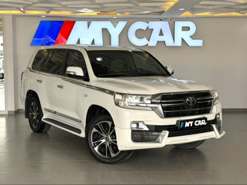 Toyota  Land Cruiser  VXR  2017  Automatic  156,000 Km  8 Cylinder  Four Wheel Drive (4WD)  SUV  White