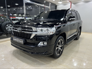 Toyota  Land Cruiser  GXR  2017  Automatic  245,000 Km  6 Cylinder  Four Wheel Drive (4WD)  SUV  Black