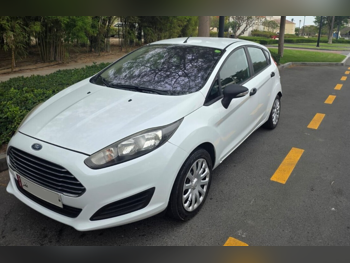 فورد  فيستا  2014  اوتوماتيك  63,000 كم  4 سلندر  سحب امامي  كلاسك  أبيض