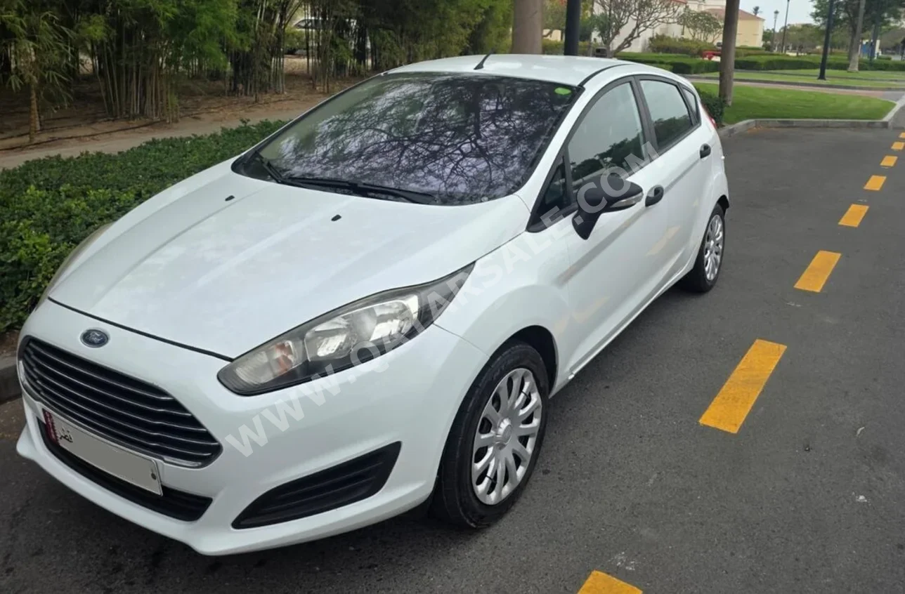 فورد  فيستا  2014  اوتوماتيك  63,000 كم  4 سلندر  سحب امامي  كلاسك  أبيض