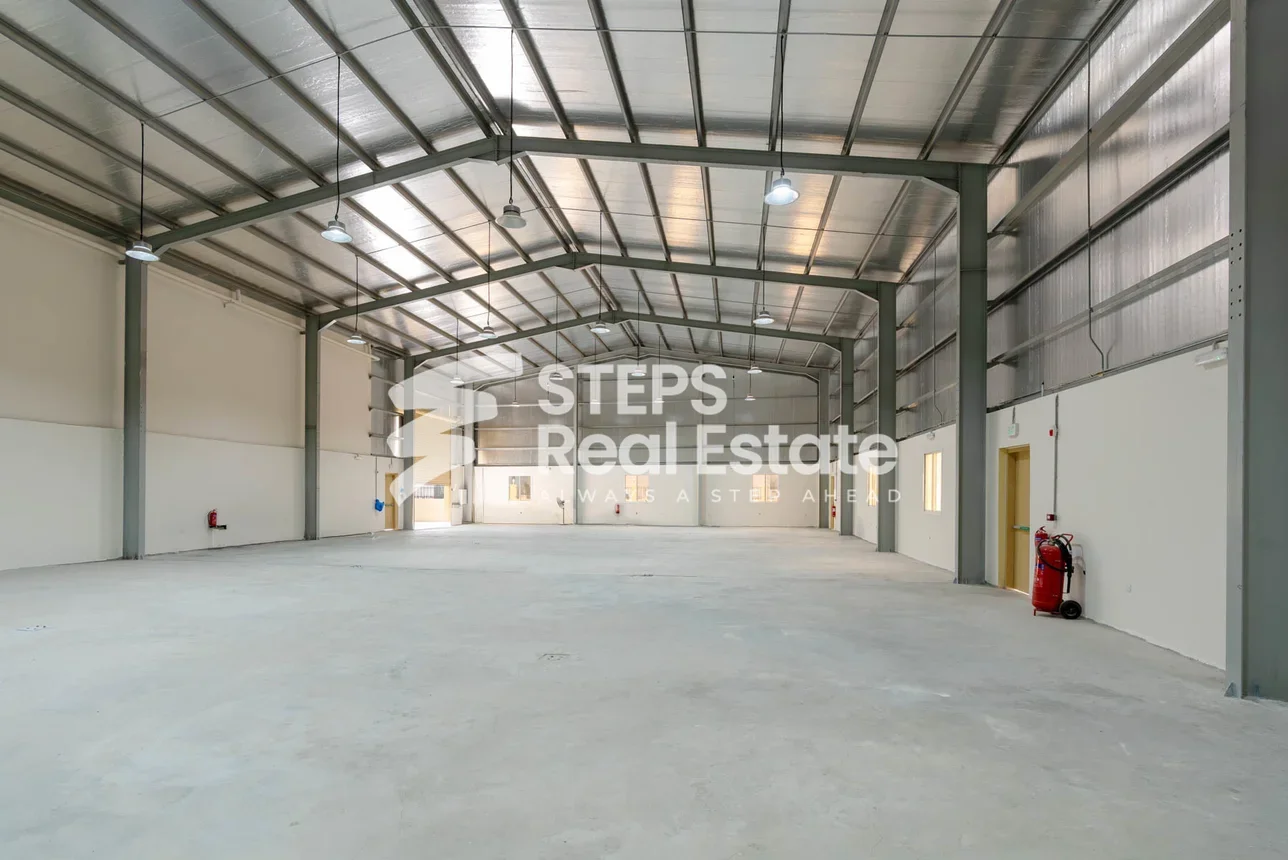 مخازن و مستودعات - الوكرة  - بركة العوامر  -المساحة: 2000 متر مربع