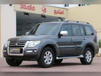 ميتسوبيشي  باجيرو  GLS  2016  اوتوماتيك  124,000 كم  6 سلندر  دفع رباعي  اس يو في  رمادي